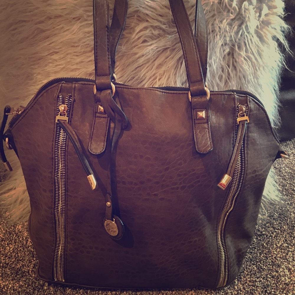 Gorgeous medium brown handbag